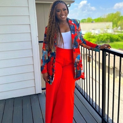 Headshot of Kelly Comer